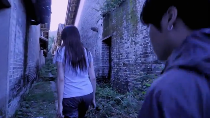 ​导演用好莱坞式的叙事手法，诠释了真正的烧脑是让观众不断否定自己的判断！