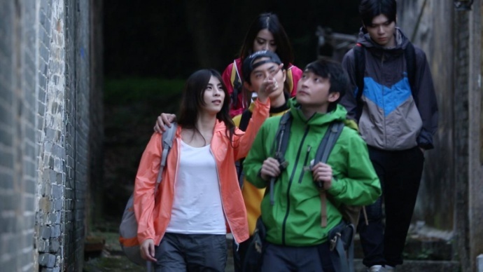 ​导演用好莱坞式的叙事手法，诠释了真正的烧脑是让观众不断否定自己的判断！