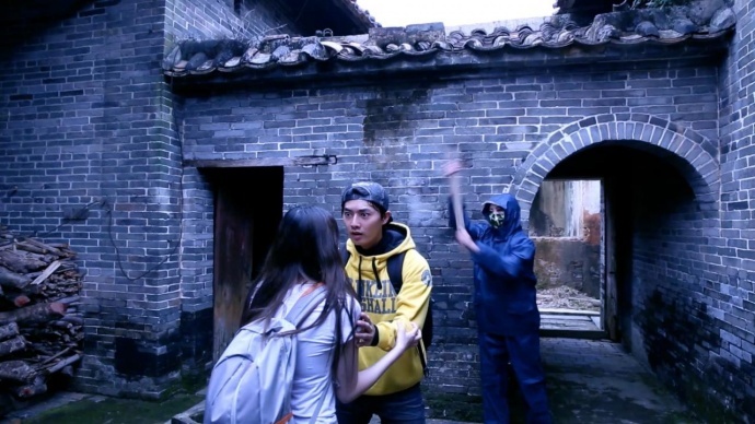 ​导演用好莱坞式的叙事手法，诠释了真正的烧脑是让观众不断否定自己的判断！