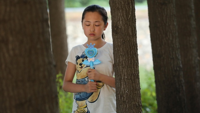 郝芮莹、吴亦涵正式签约平凡视界影业