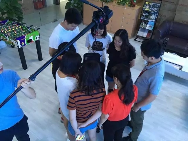 摄影师也能拍电影啦！这只独脚架助你升级摄像师！