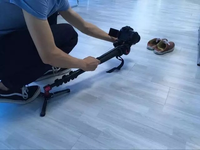 摄影师也能拍电影啦！这只独脚架助你升级摄像师！