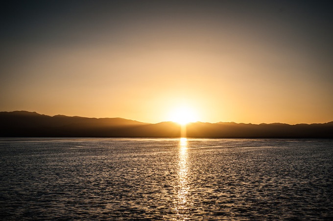 青海茶卡盐湖的24小时怎么拍？