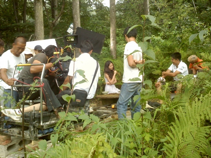 权志龙主演聘跟组演员、艺人助理、导演助理 化妆摄影学徒跑龙套