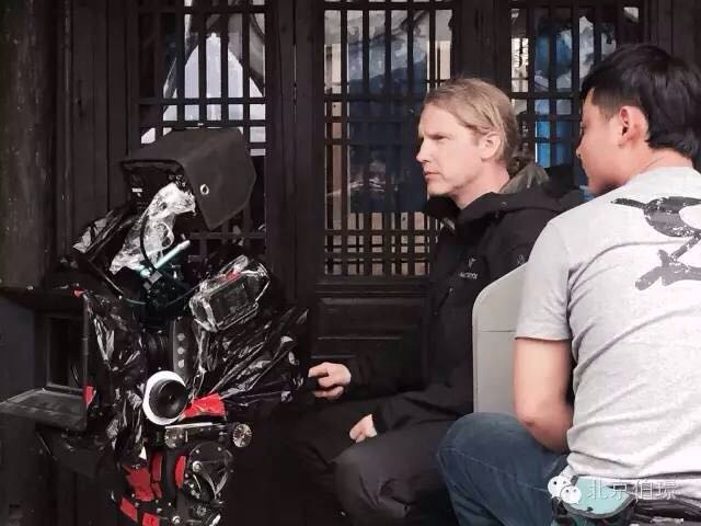 如何与《纸牌屋》团队一同打造《重生》？