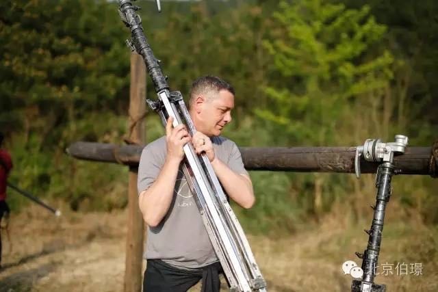 如何与《纸牌屋》团队一同打造《重生》？