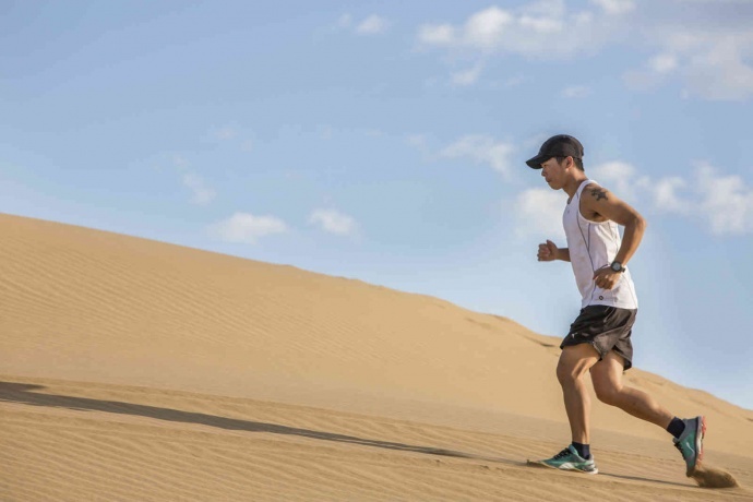 终于有一部关于我们跑步人的电影了，超热血很励志！这部周董监制的新片，约么！