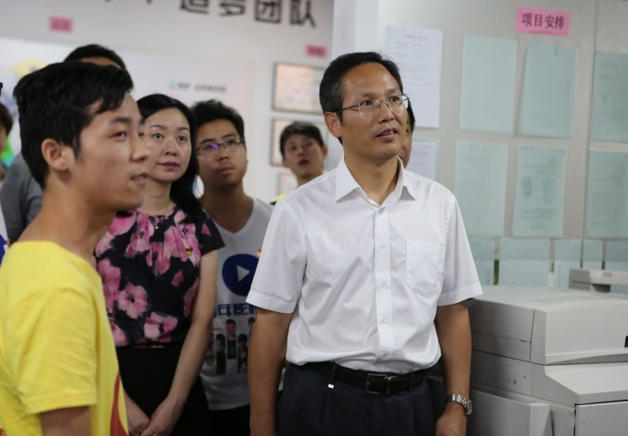 团中央书记处书记徐晓,调研微梦传媒青年工作了的