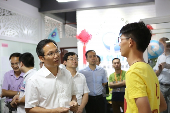团中央书记处书记徐晓,调研微梦传媒青年工作了的