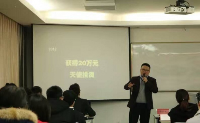 既要仰望星空，也要脚踏实地--张培文