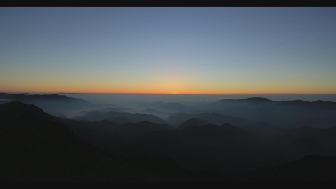 大叔带一家四口登山，只为找寻记忆中的美景