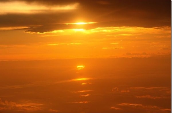 缅甸渔民单腿划船 捕鱼撒网艺术感十足《迪威娱乐城官方摄影》