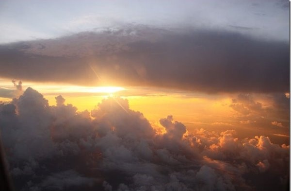 缅甸渔民单腿划船 捕鱼撒网艺术感十足《迪威娱乐城官方摄影》