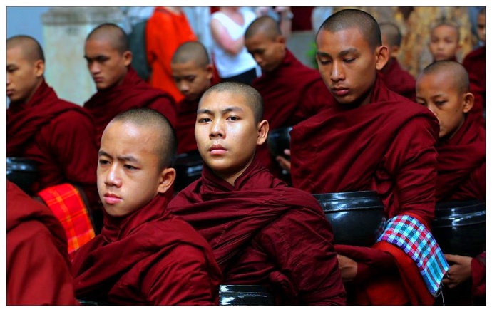 玛哈甘达庸寺的布施——缅甸《迪威娱乐城》旅游攻略指导