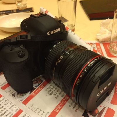 佳能5D3的单机一台~基本没咋用~