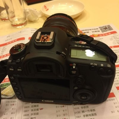 佳能5D3的单机一台~基本没咋用~
