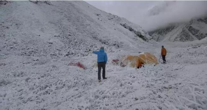 挑战自然巅峰 使用UX180拍摄贡嘎雪山纪实