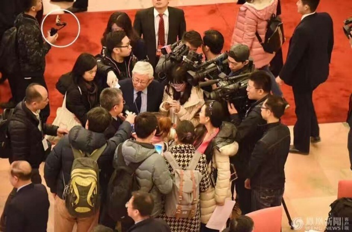 智云稳定器直播两会无处不在的神器