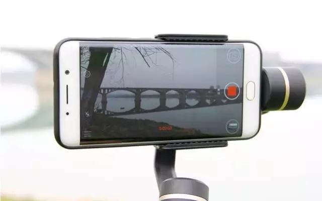 科技达人魏布斯 大疆OSMO Mobile　VS　飞宇SPG