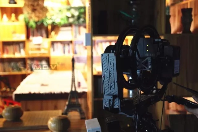 如何复制自己，在不用绿幕抠像情况下？