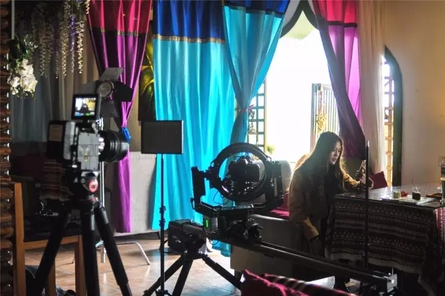 如何复制自己，在不用绿幕抠像情况下？