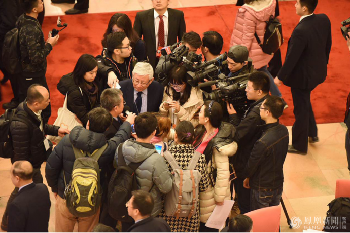 两会的召开 “直播神器”引人眼球