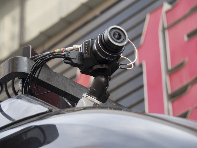 车顶的四个角落都安装了Micro Studio Camera 4K机位