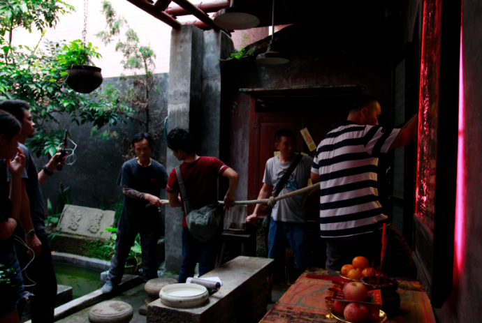 一条恐怖片网大是如何从开始走向末路的　（新团队血的教训)