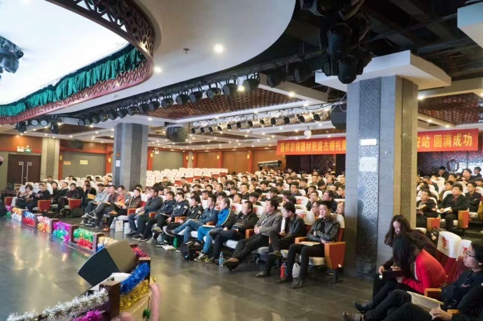 今天试玩了下智云家的稳定器，很好用啊