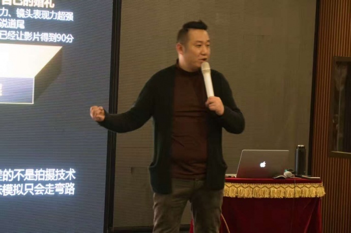 今天试玩了下智云家的稳定器，很好用啊