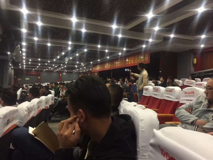 今天试玩了下智云家的稳定器，很好用啊