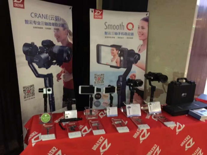 今天试玩了下智云家的稳定器，很好用啊