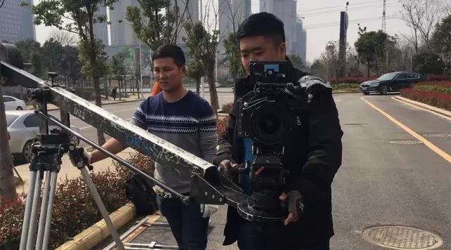 他究竟用Varicam LT做了什么，拍出来的画面竟然如此“辣”眼睛！