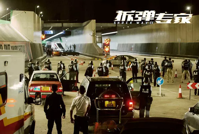 勇往直前的刘德华“超人归来”，他这部不输《速8》的新片也让华语电影恢复了几分元气