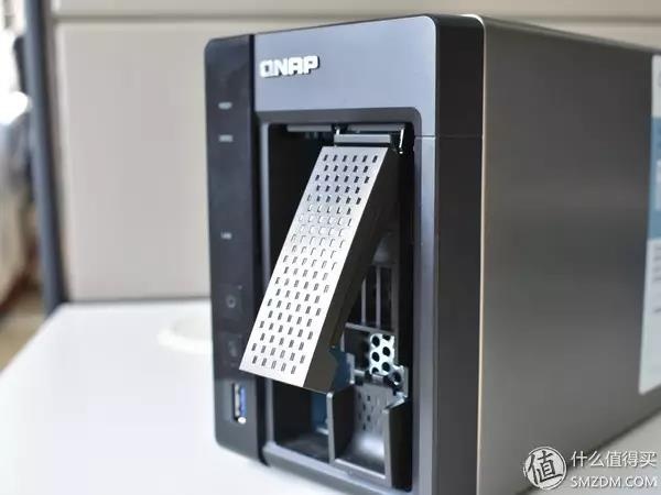 NAS的初次体验：QNAP 威联通 TS-253A 裸身上映