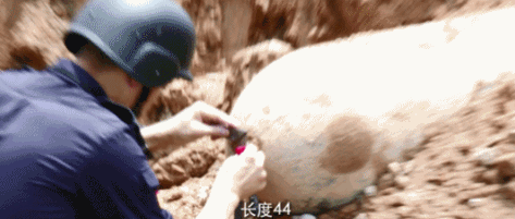 毁掉150辆车、囤积成吨炸药的《拆弹专家》再发特辑 火力全开引爆五一档！