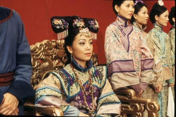 金銮殿后苦争春,枝头神鸦看人伦。欲海无边心有岸,孽障缠身苦沉沦。