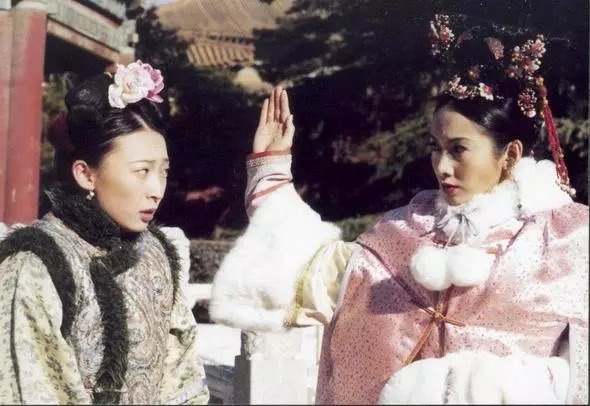 金銮殿后苦争春,枝头神鸦看人伦。欲海无边心有岸,孽障缠身苦沉沦。