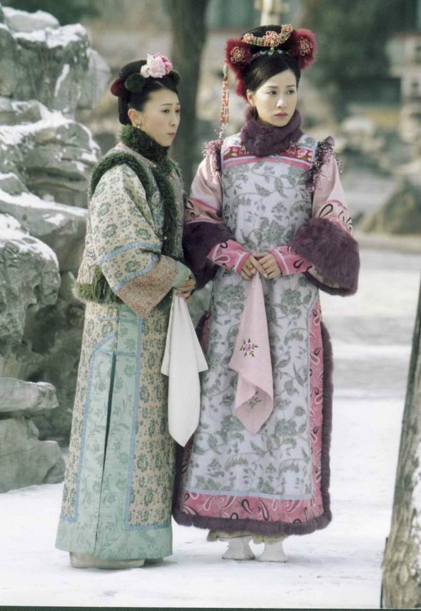 金銮殿后苦争春,枝头神鸦看人伦。欲海无边心有岸,孽障缠身苦沉沦。