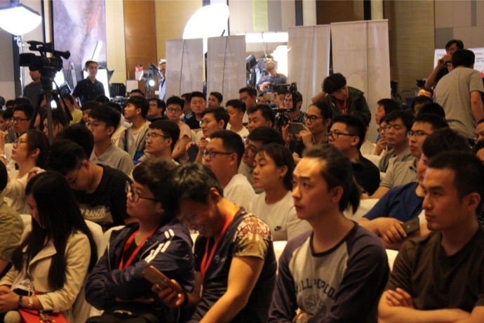 RAYZR雷蛇R7，与你一“录”同行