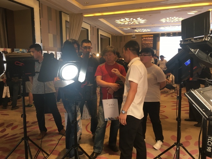 RAYZR雷蛇R7，与你一“录”同行