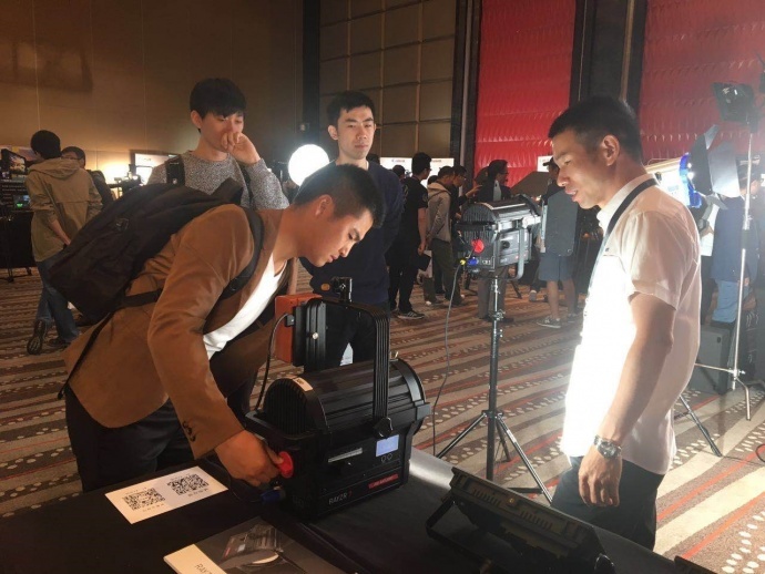 RAYZR雷蛇R7，与你一“录”同行