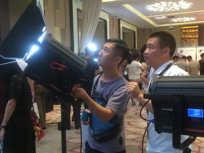 RAYZR雷蛇R7，与你一“录”同行