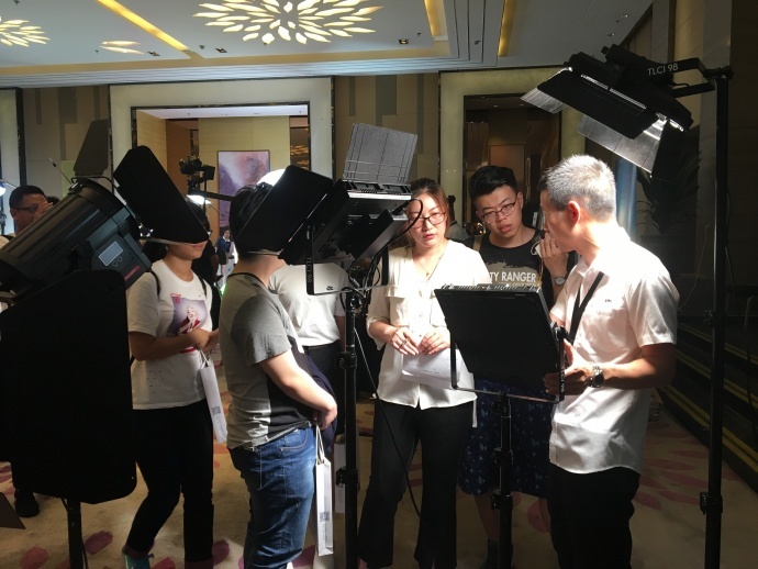 RAYZR雷蛇R7，与你一“录”同行