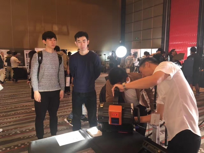 RAYZR雷蛇R7，与你一“录”同行