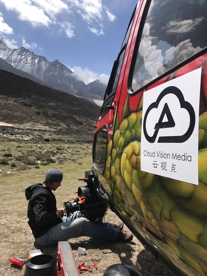 飞跃珠峰挑战成功 云视点再创影视航拍传奇