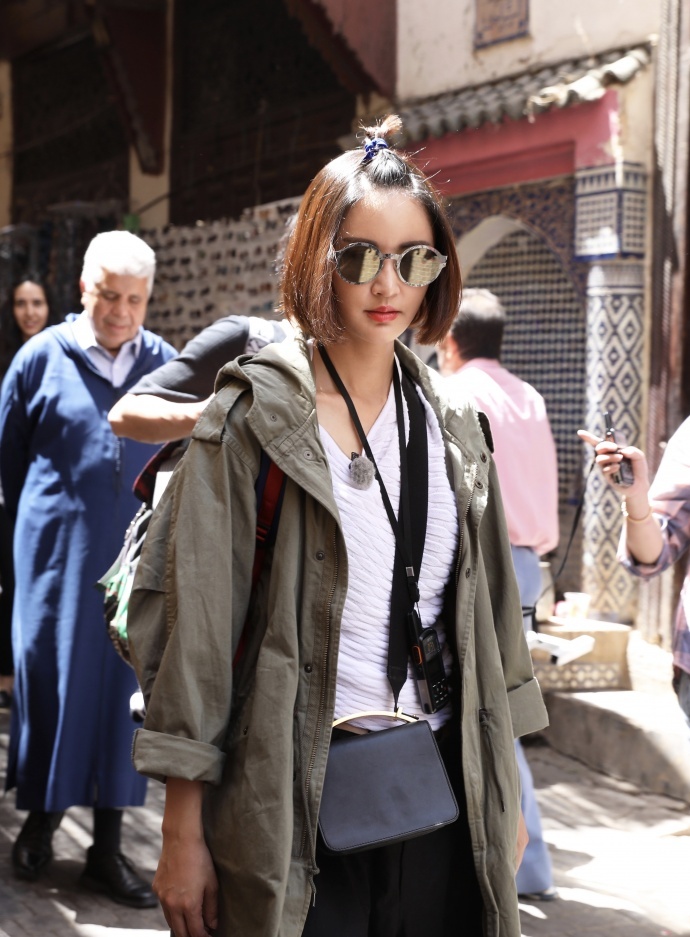 张歆艺首上旅行真人秀被赞暖心 跟拍做饭背包变身全能二姐