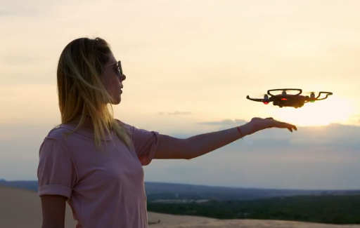 嗨,大疆。很高兴认识你——