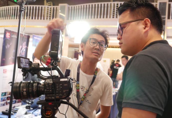 吃着火锅唱着歌，要不要来杯一“录”同行？