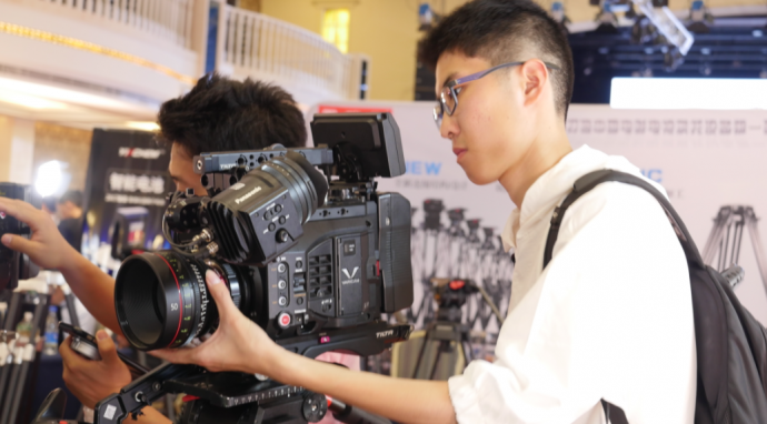 吃着火锅唱着歌，要不要来杯一“录”同行？